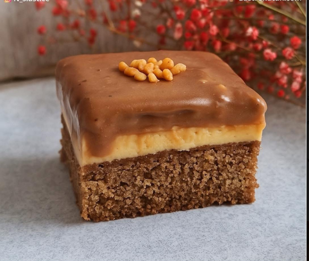 MAJMUNSKI KOLAČ – NEODOLJIVO MEKAN I KREMAS̆T DESERT